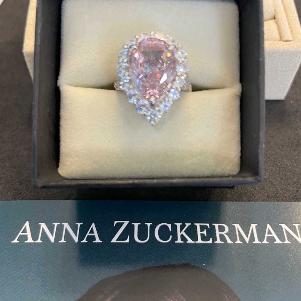 Anna Zuckerman Luxury Elizabeth Ring